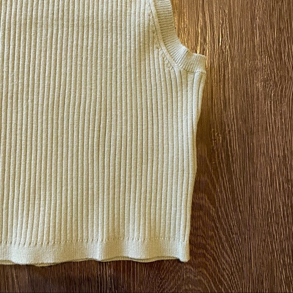 Wilfred | RESO Crop Knit Crew Neck Tank - Picture 4 of 7